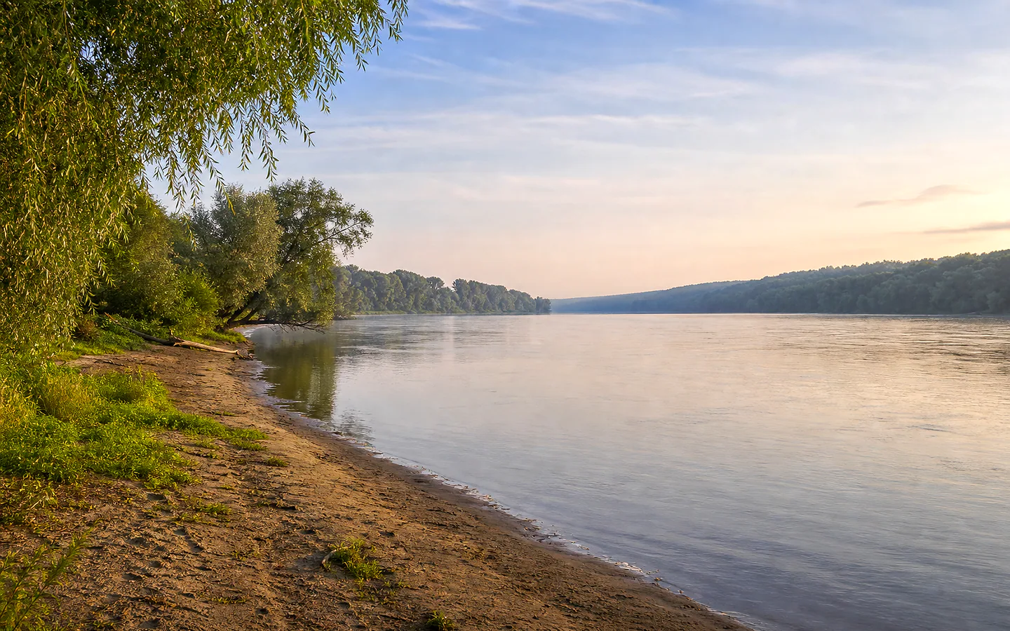 Берег Днестра у Вадул-луй-Водэ