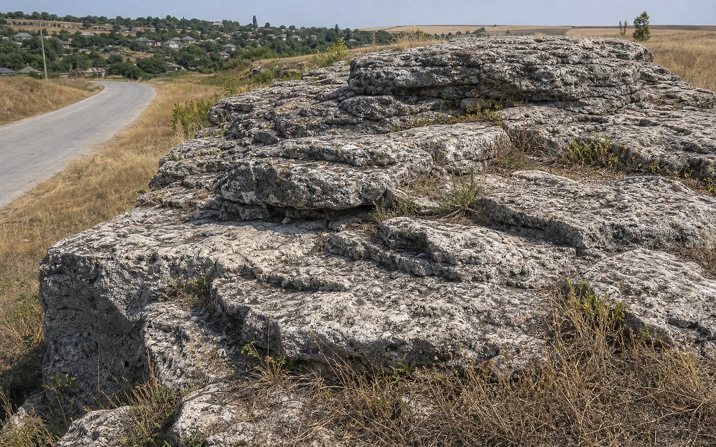 Большая скала, село Кобань, Глодень